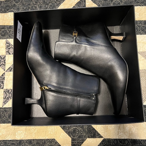 Elegant Black Ankle Boots - Picture 1 of 8